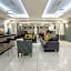 La Quinta Inn & Suites by Wyndham Mercedes Outlet Mall