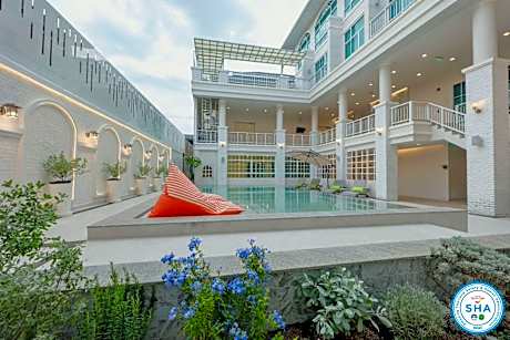 De Hug Hotel and Residence