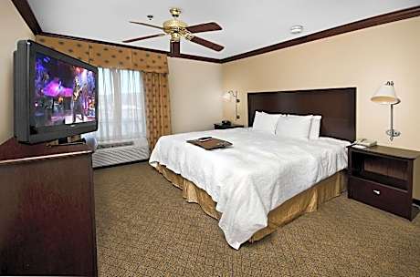 One-Bedroom King Suite with Whirlpool - Non-Smoking