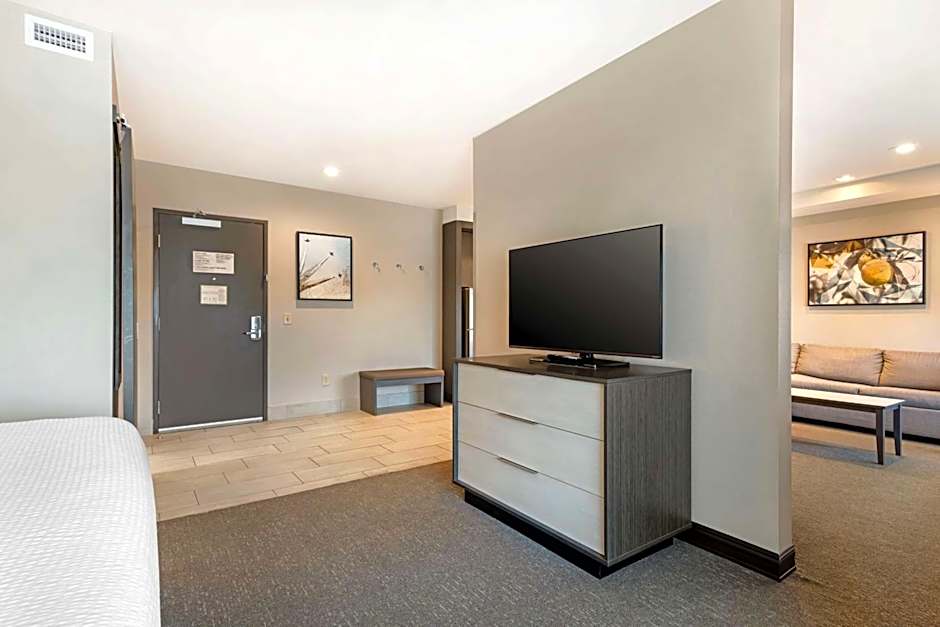 Best Western Plus Executive Residency Rigby's Water World Hotel