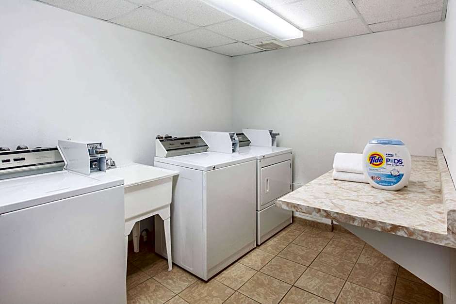 Super 8 by Wyndham Truro NS