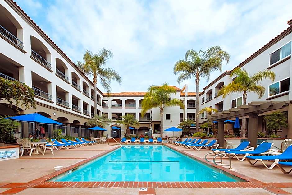 Tamarack Beach Hotel