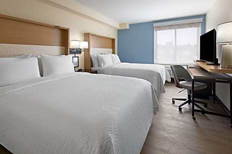 2 Queen One Bedroom Suite Communications Accessible