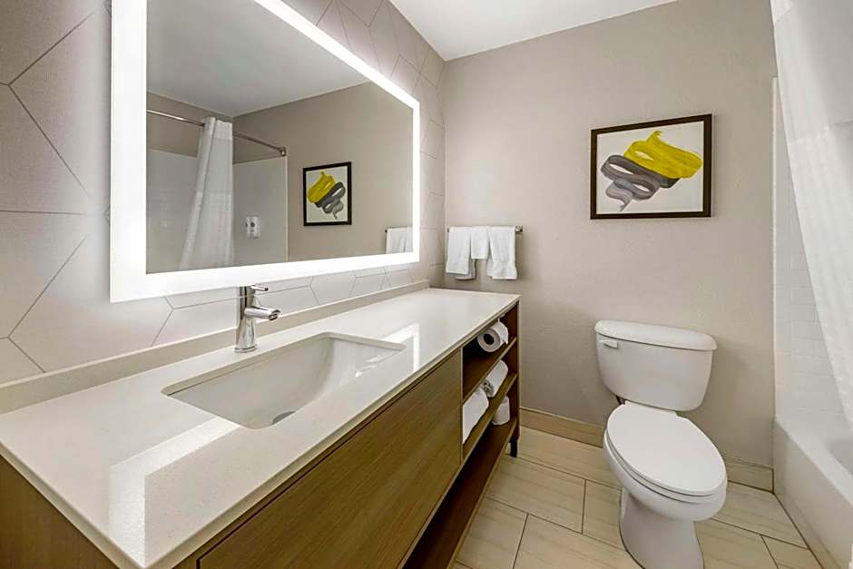 Comfort Inn & Suites Oklahoma City North - Quail Springs