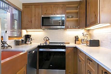 Three-Bedroom Deluxe Apartment