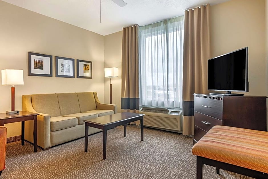 Comfort Suites Maingate East