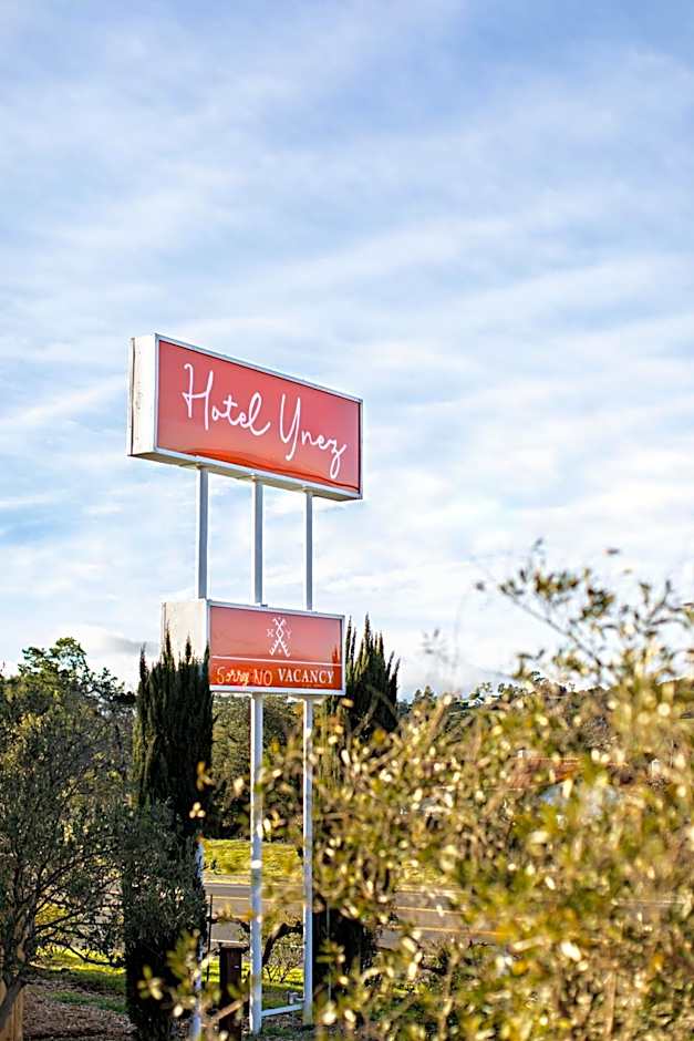 Hotel Ynez