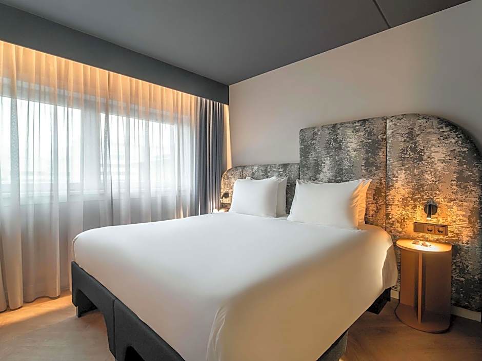 TRIBE Den Haag Centraal