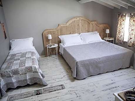 Triple Room with Private Bathroom