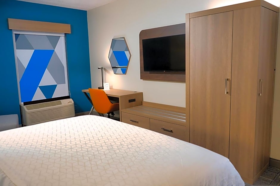 Holiday Inn Express Hotel & Suites Tampa-Oldsmar by IHG