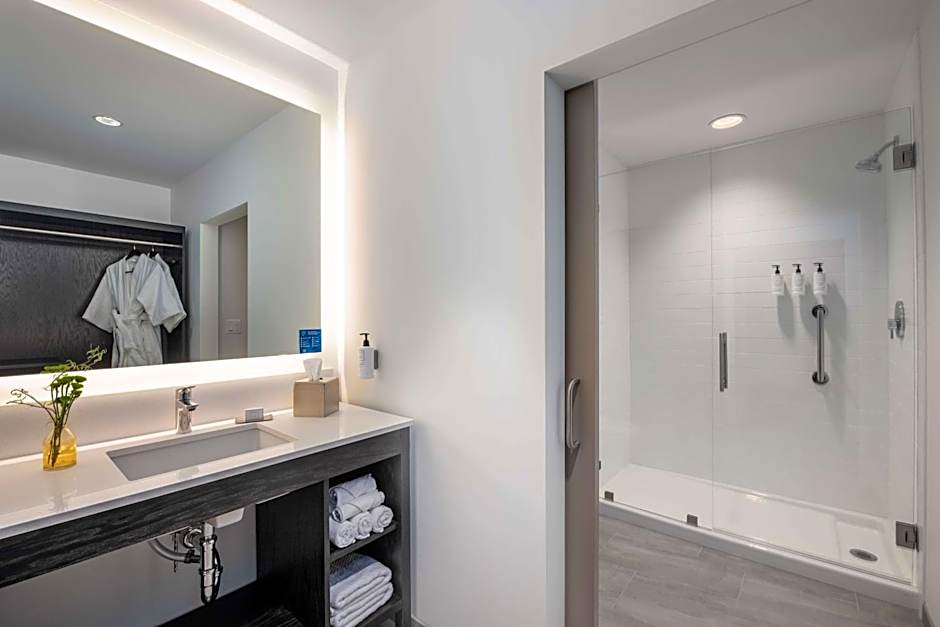 Holman Riverfront Park Hotel Salem, Tapestry by Hilton