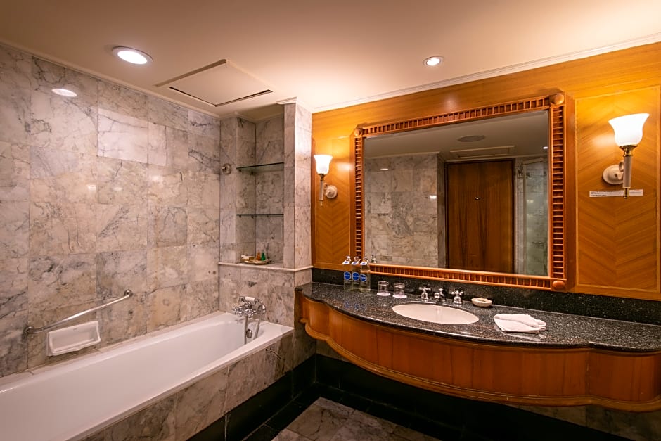 Photo 1 of 5 of Deluxe, Corner, River View