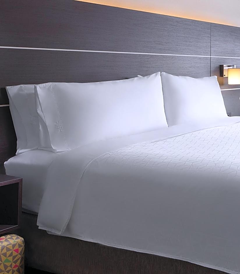 Holiday Inn Express Hotel & Suites Belmont By IHG