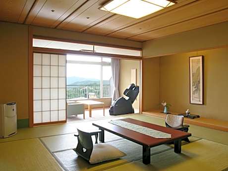 Deluxe Japanese Style Room -4 Adults -Non Smoking -Meal at Restaurant