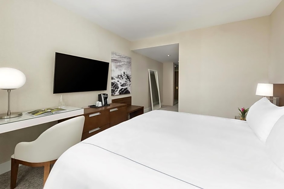 Altair Bay Harbor Hotel