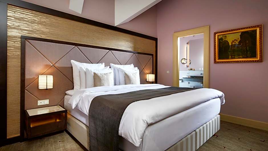 Aria Hotel