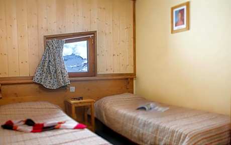 Three-Bedroom Apartment with Mezzanine (6-8 People)