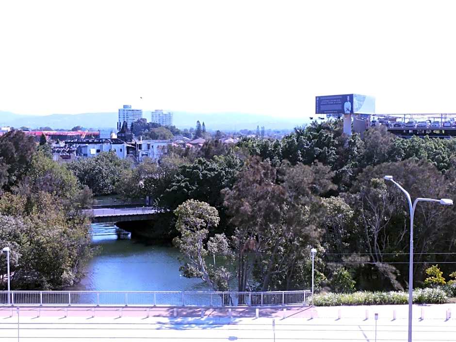 Broadbeach Travel Inn Apartments