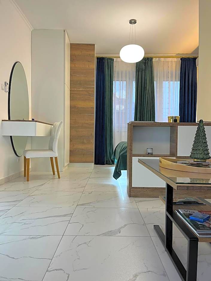 La Luna Premium Deluxe Apartment with Pool & Jacuzzi, Bikes and Secured Parking