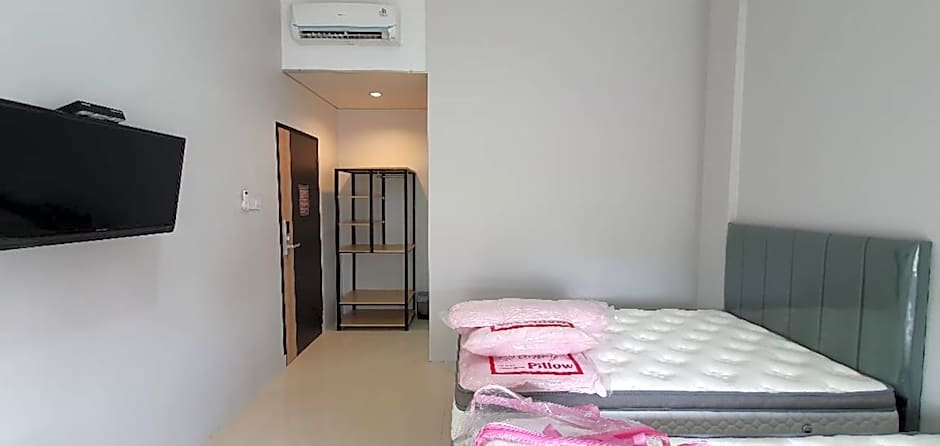 RedDoorz Plus near Siloam Hospital Balikpapan