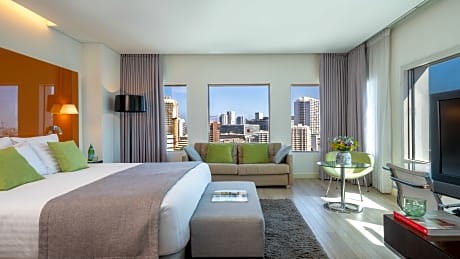 1 King Bed Premium City View