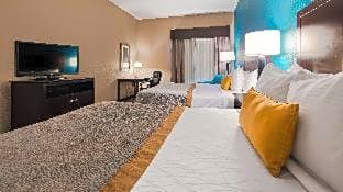 Queen Suite with Two Queen Beds and Sofa Bed - Disability Access/Non-Smoking