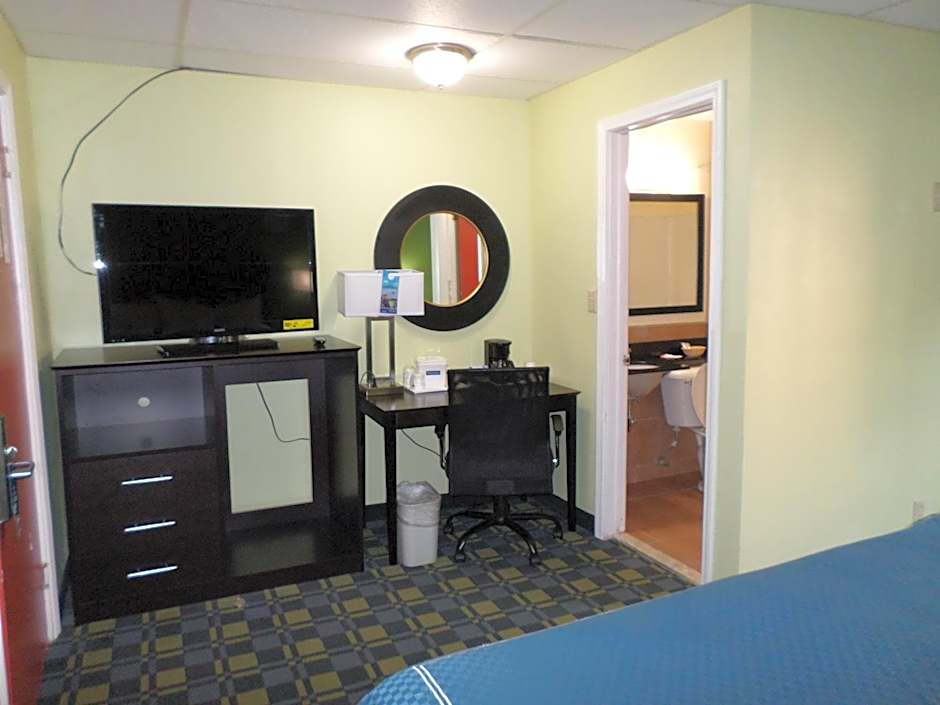 Travelodge by Wyndham Cleveland Lakewood