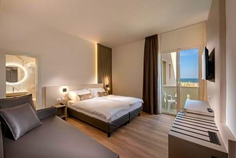 Deluxe Triple Room with Sea View