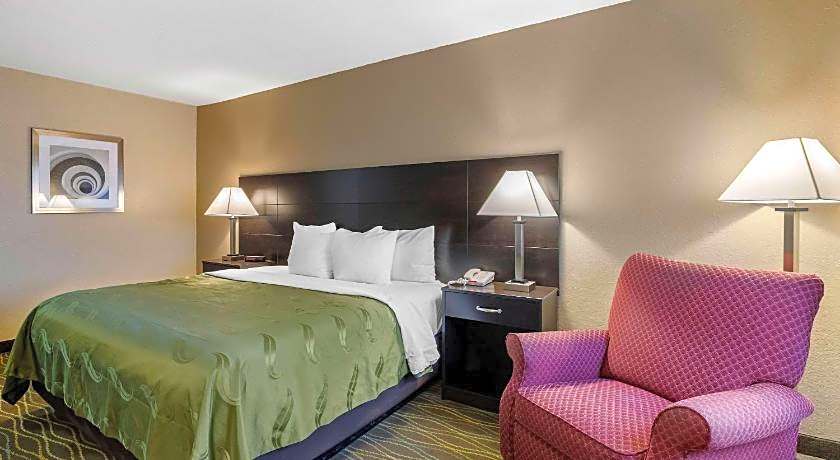Quality Inn & Suites Des Moines - Merle Hay Road