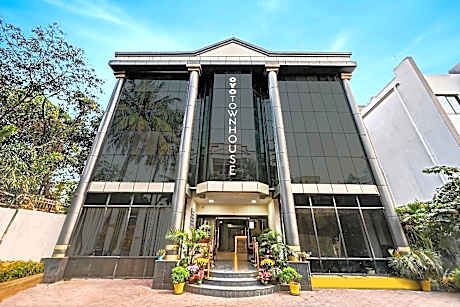 OYO Townhouse 1175 Greenland Grand Hotel