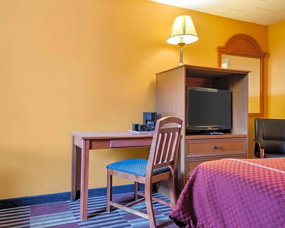 Rodeway Inn University