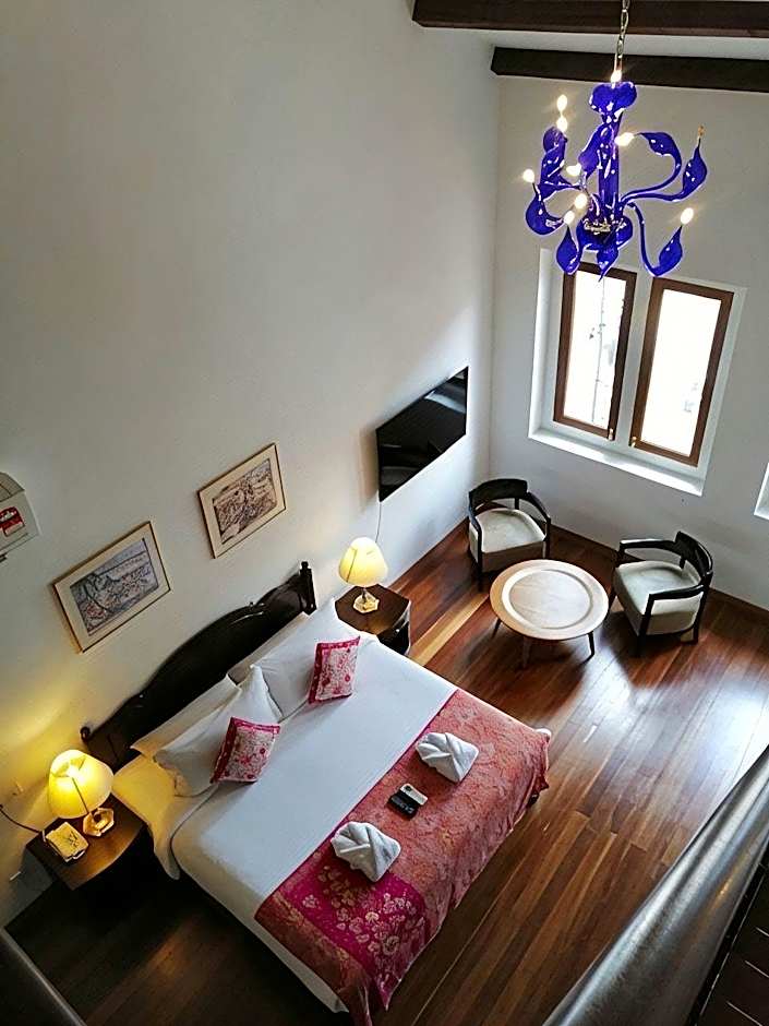 Heeren Straits Hotel