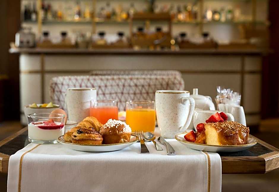 Rochester Champs-Elysees Hotel