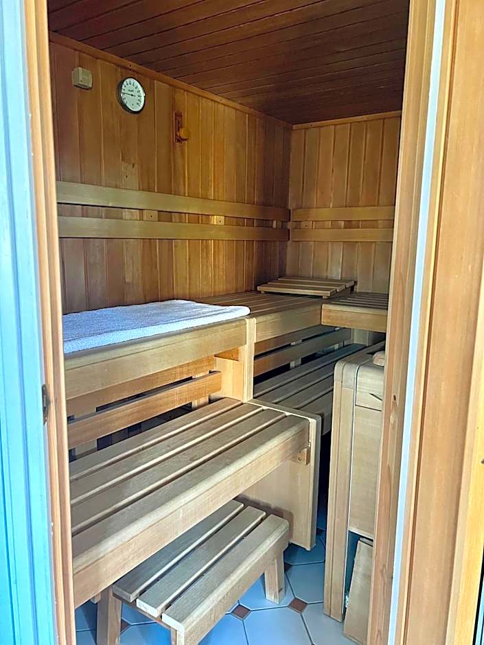 Dietrichsteinerhof Apartments & Rooms