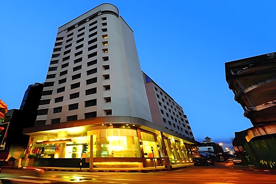 Mayflower Grande Hotel