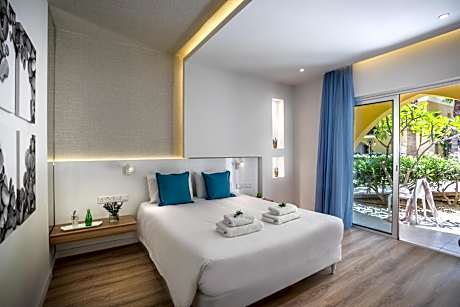 Superior One-Bedroom Suite with Garden View