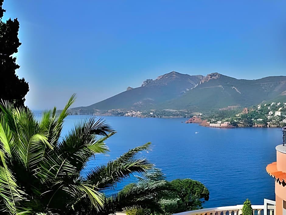 Tiara Yaktsa Cote d’Azur