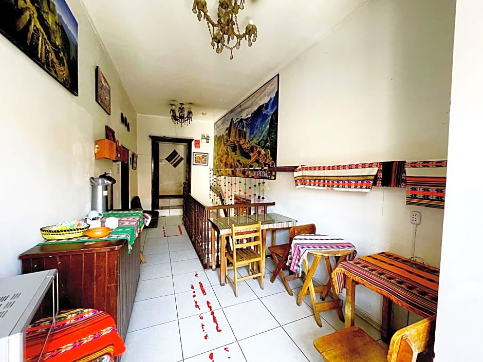 The Grasshopper Hostal Plaza De Armas