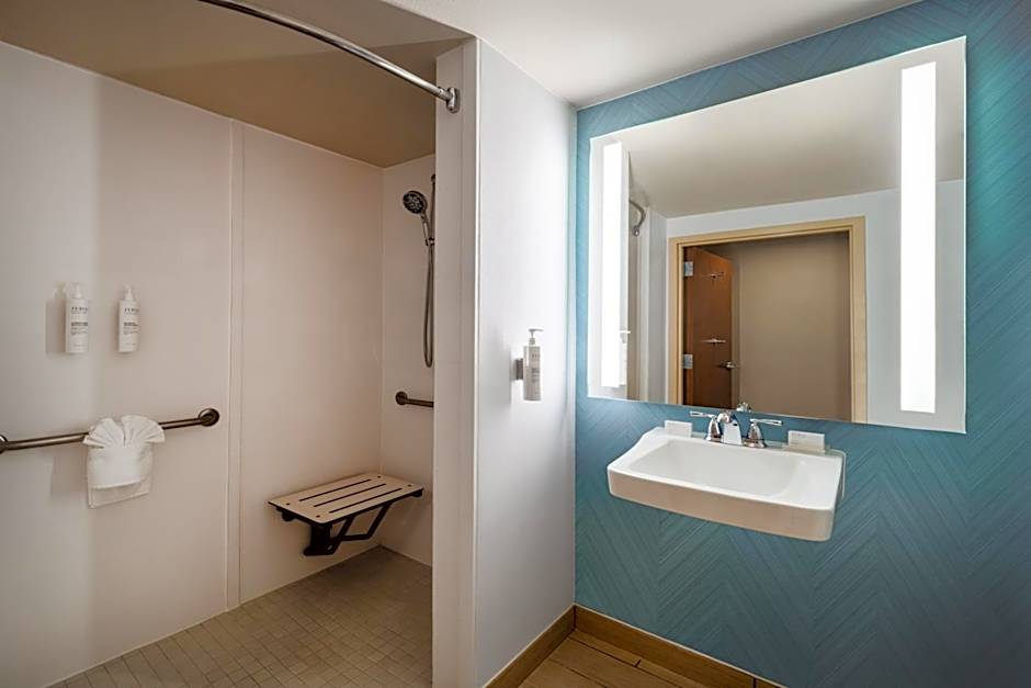 Hilton Garden Inn Bakersfield