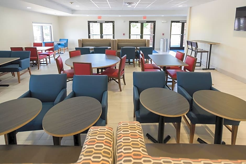 Holiday Inn Express & Suites Lexington NW-The Vineyard by IHG