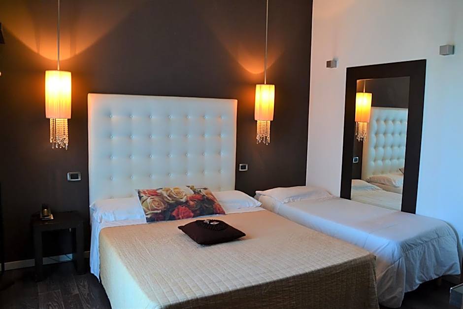 Hotel In - Lounge Room