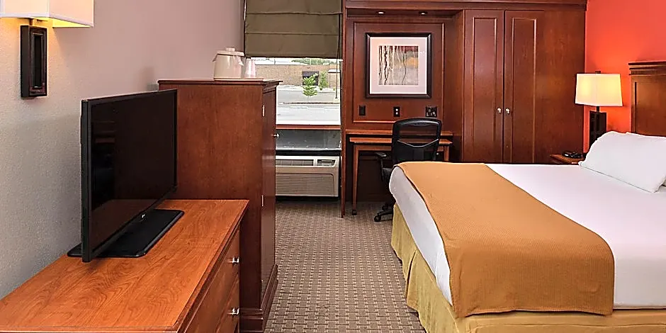 Holiday Inn Express Crestwood By IHG