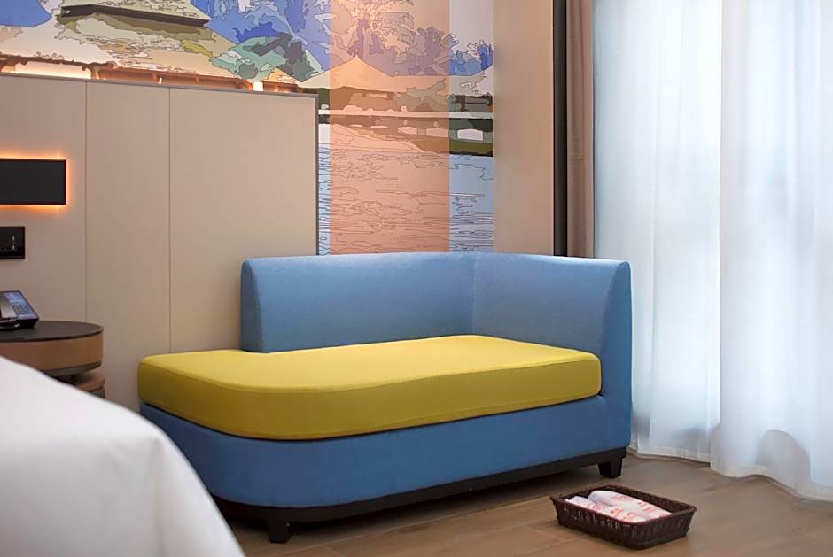 Hampton by Hilton Qionghai Railway Station