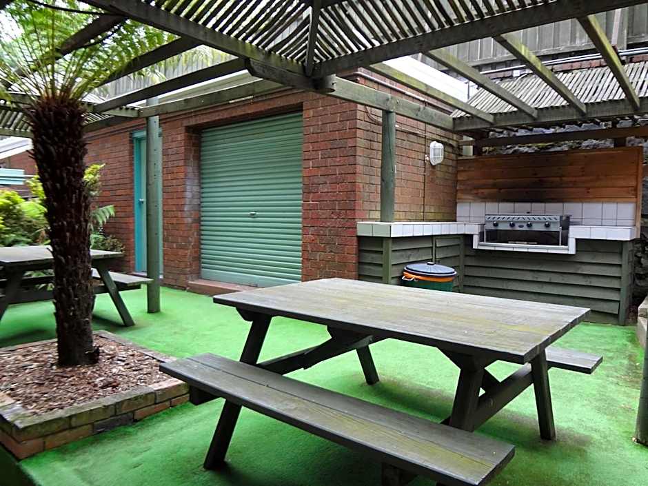 Adina Place Motel Apartments