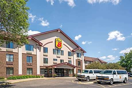 Super 8 by Wyndham Bloomington/Airport