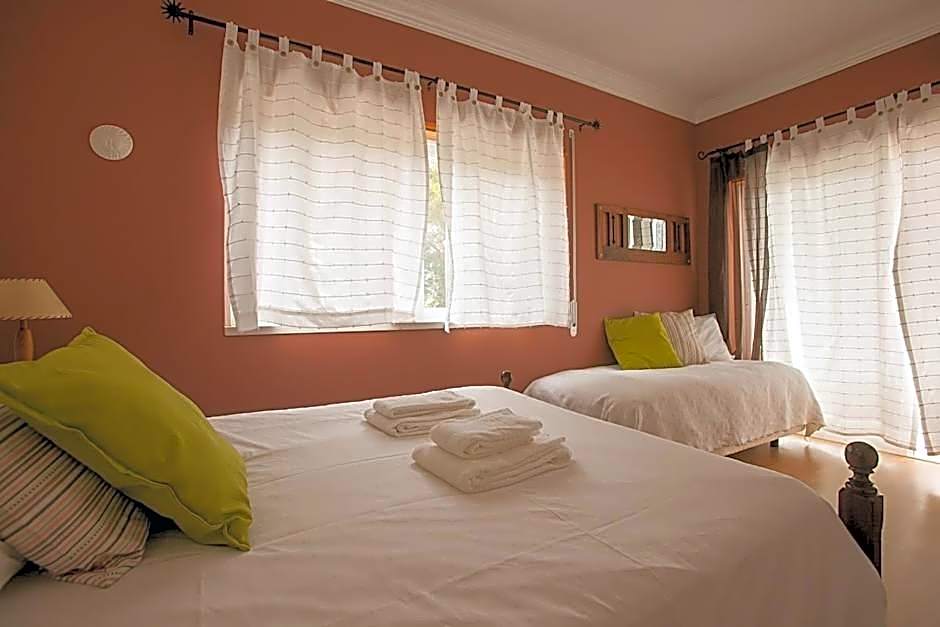Ericeira Chill Hill Hostel & Private Rooms