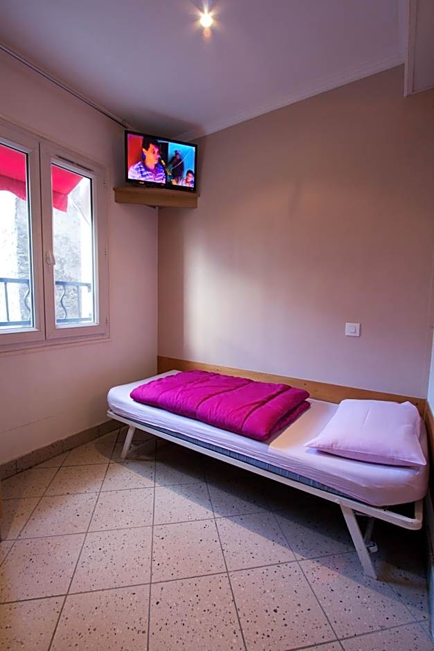 Bastille Hostel