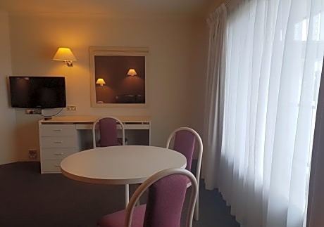 Executive Double Room (1 Queen Bed)