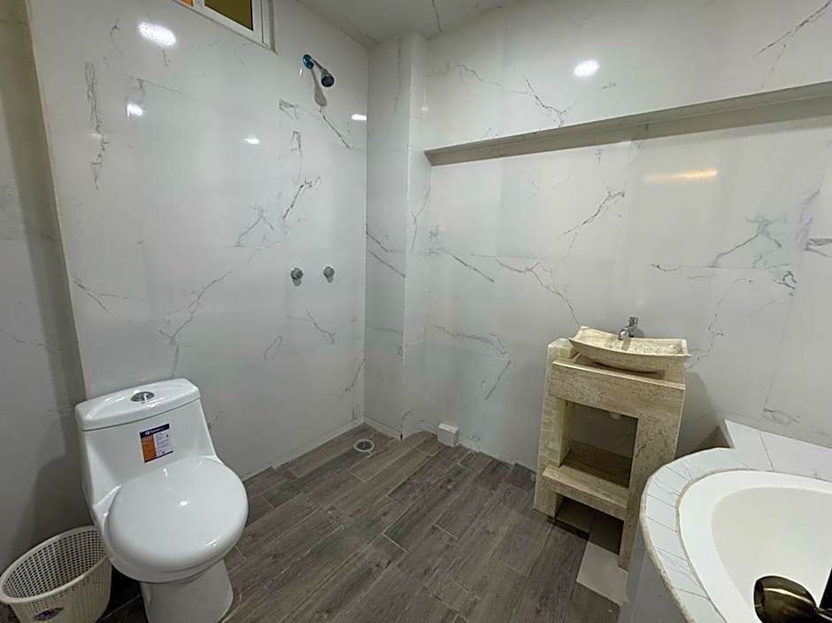OYO Hotel Familiar Tollan