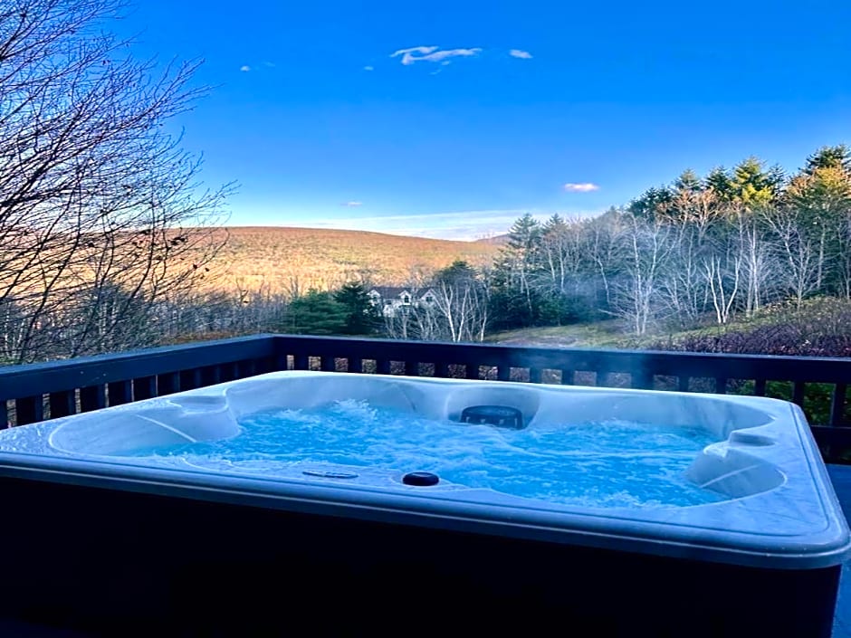 The Haüs Windham - Luxury Suites, Hot Tub, Mountain Views!